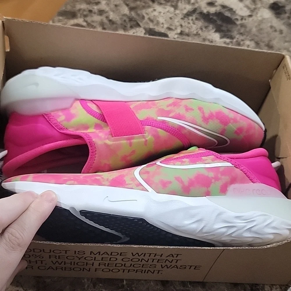 Nike React flow Youth Sneakers Size 6.5 Youth fits Woman's sz 8